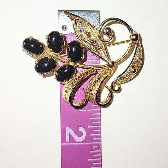 SORRENTO BLACK ONYX & GOLD-FILLED PIN BROOCH - GF FILIGREE LEAVES - Picture 6 of 7